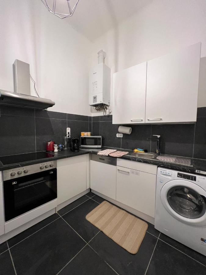 Centrally-Located Authentic Apartment Vienna Exterior photo