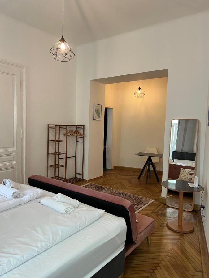 Centrally-Located Authentic Apartment Vienna Exterior photo