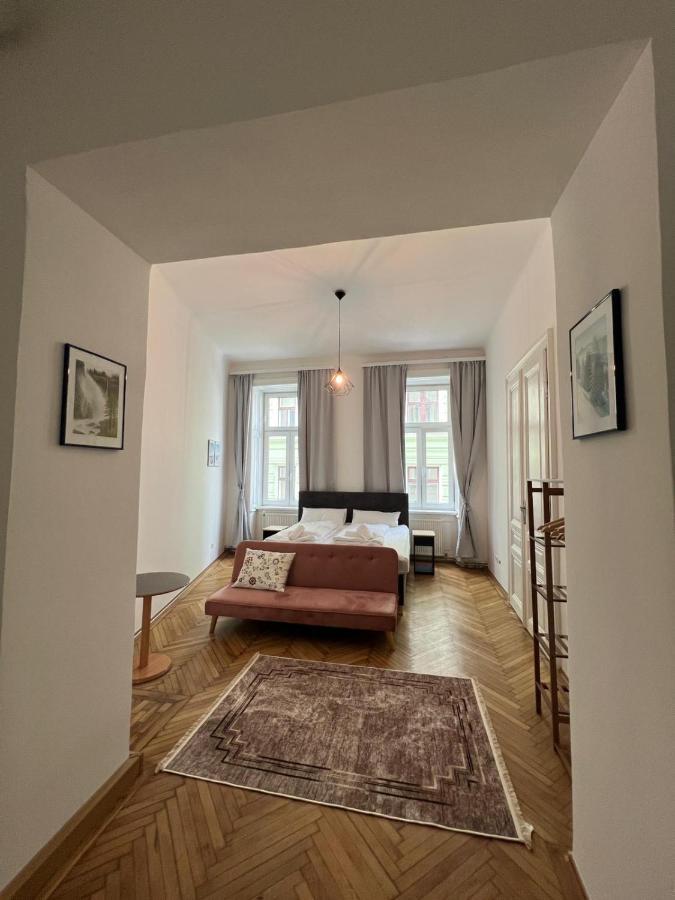 Centrally-Located Authentic Apartment Vienna Exterior photo