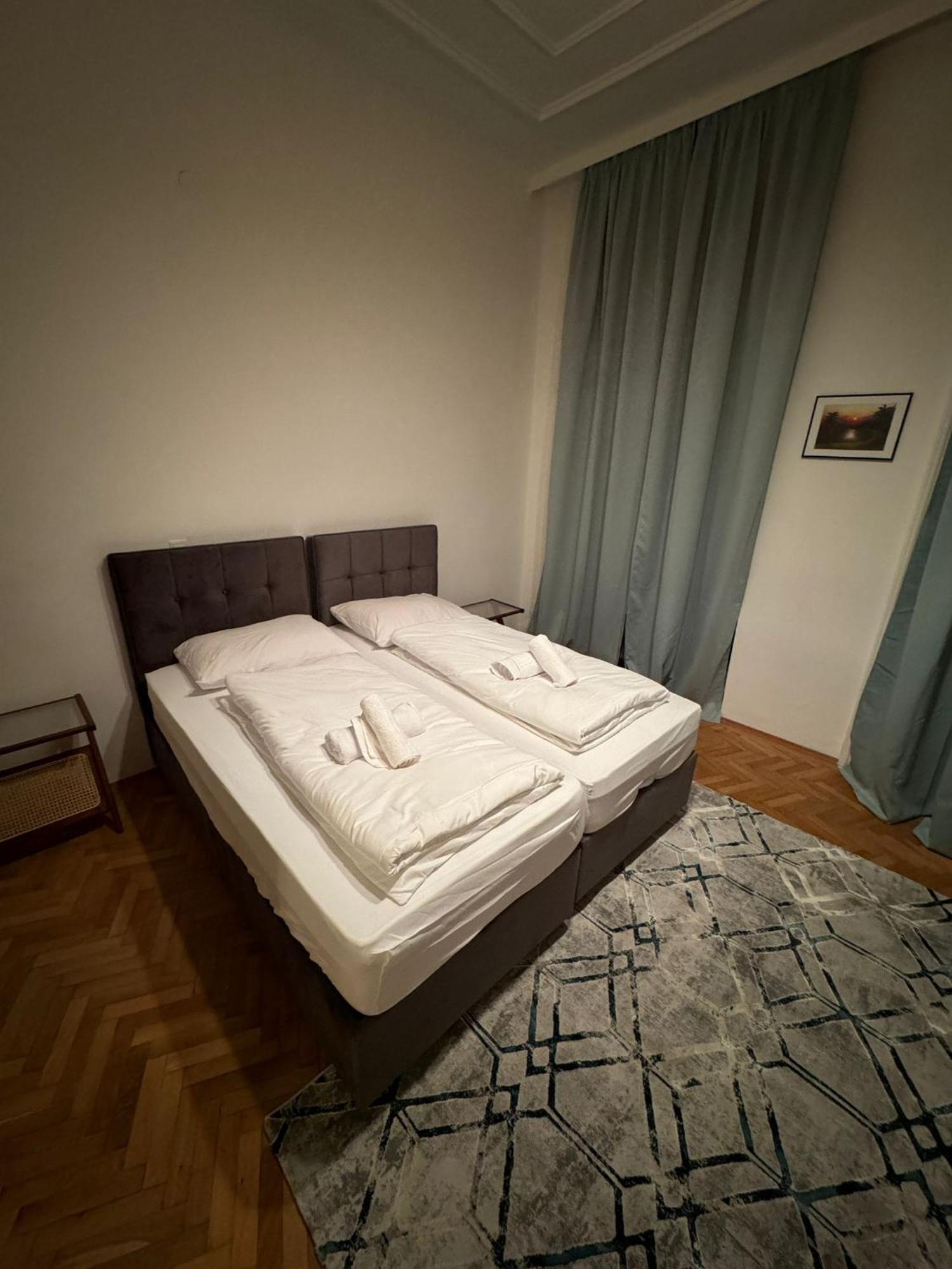 Centrally-Located Authentic Apartment Vienna Exterior photo